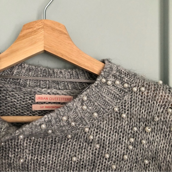 Gray Pearl-covered Crop Sweater Urban Outfitters - Picture 2 of 5